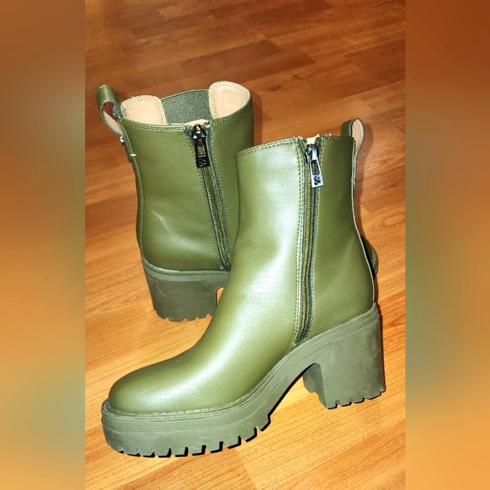 Sam and Libby Olive Zip Up Boots